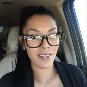 Meet your Posher, Cassandra